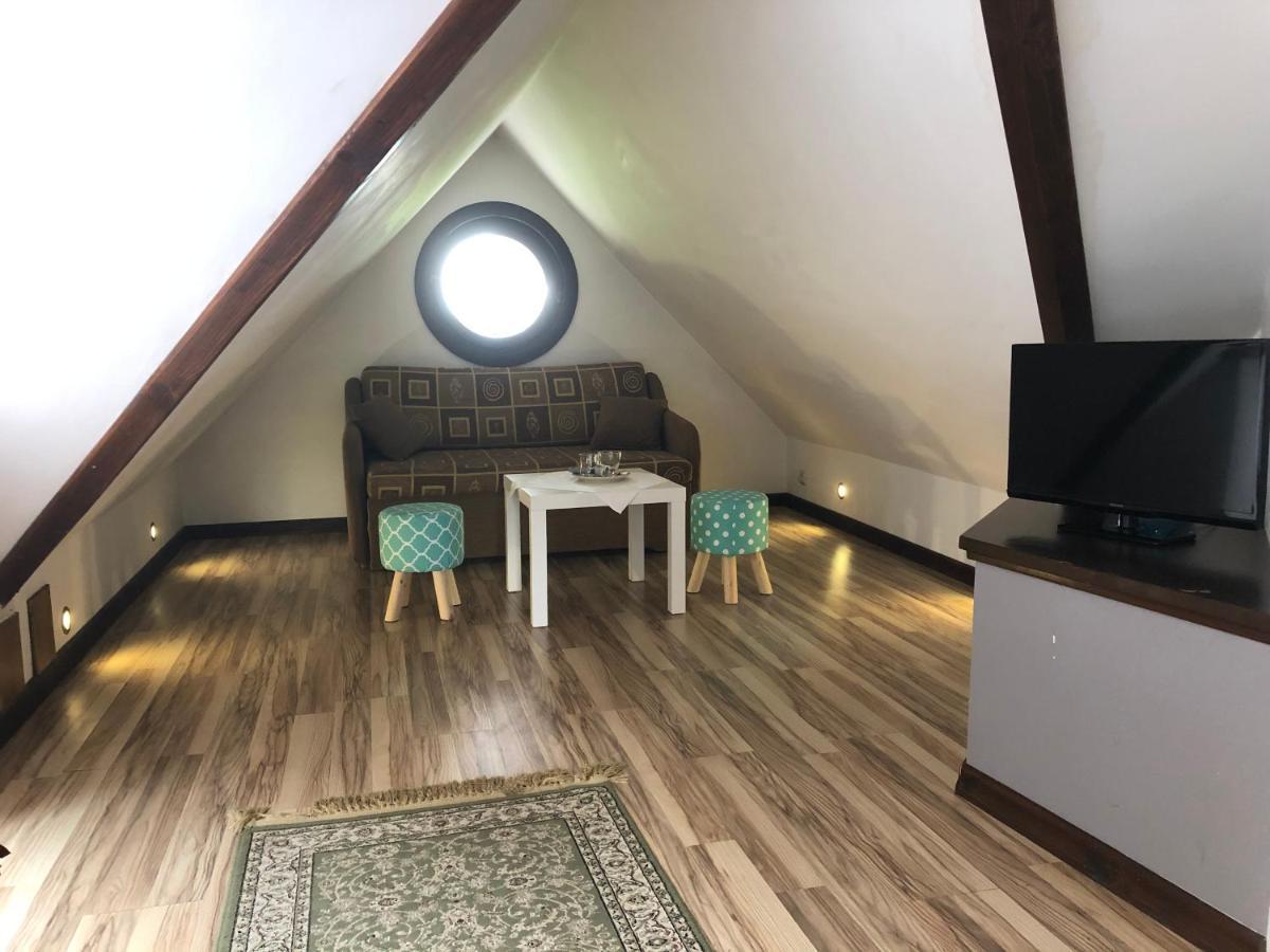 乔尔什滕Gosciniec Pod Smrekami住宿加早餐旅馆 外观 照片