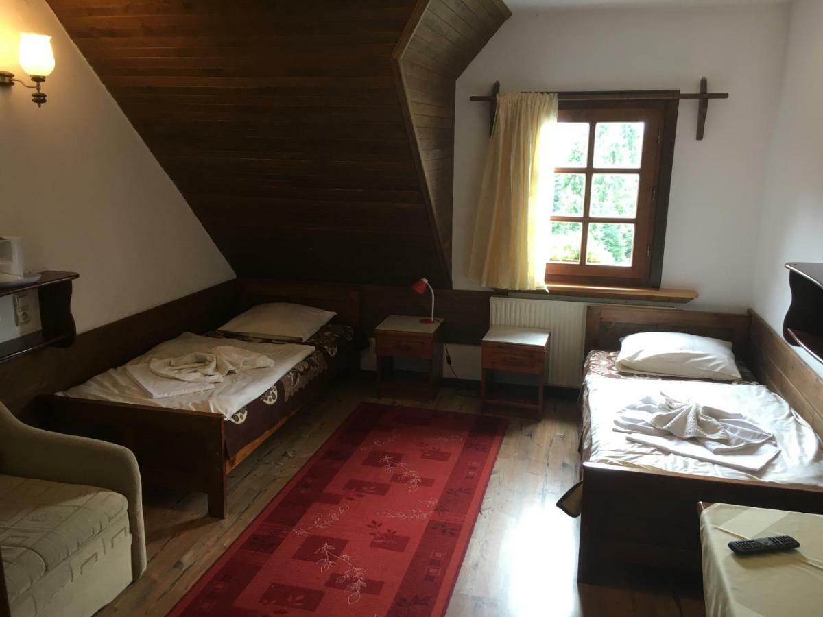 乔尔什滕Gosciniec Pod Smrekami住宿加早餐旅馆 外观 照片